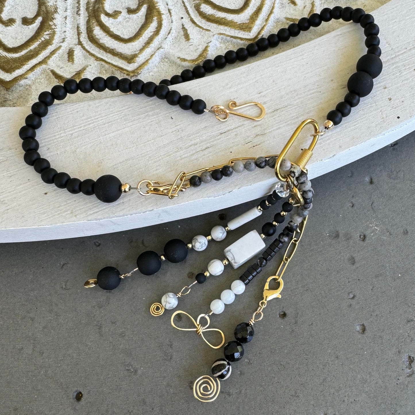 Downtown Fusion - Necklace with Howlite and Black Agate