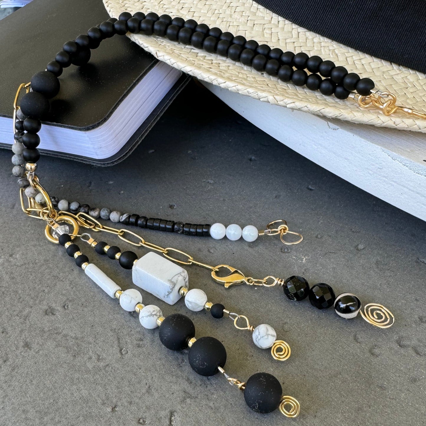 Downtown Fusion - Necklace with Howlite and Black Agate