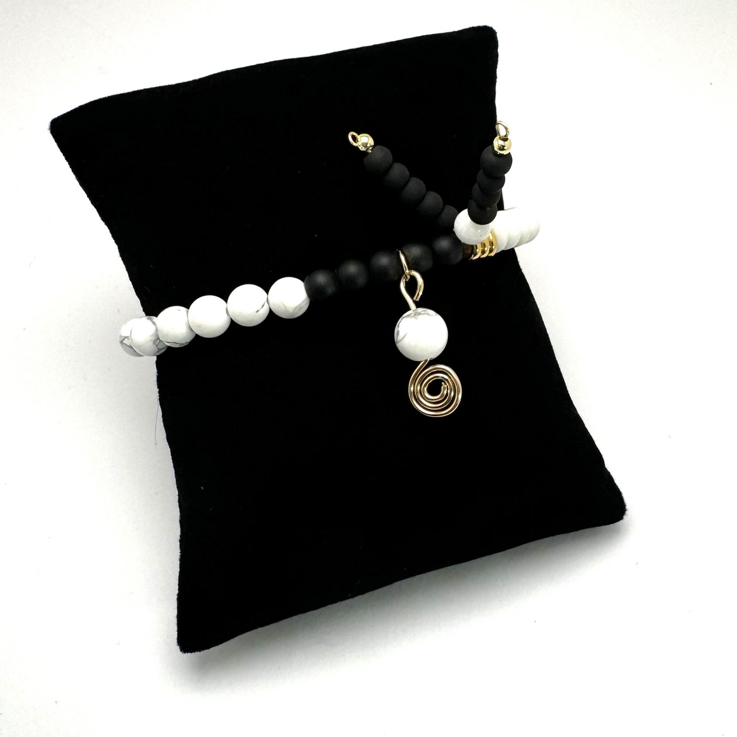 Downtown Fusion - Bracelet with Howlite and Black Agate