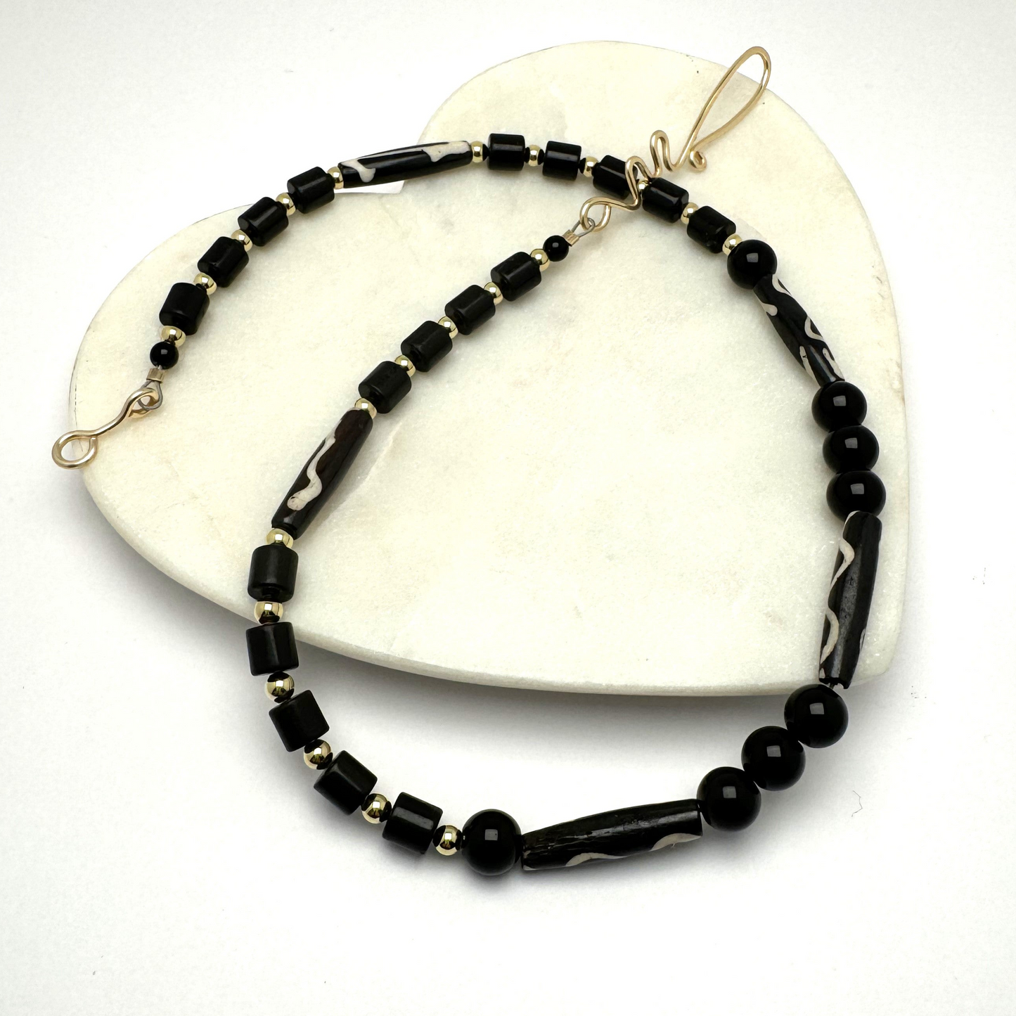 Nomadic Allure Necklace – Agate with Tribal Accents