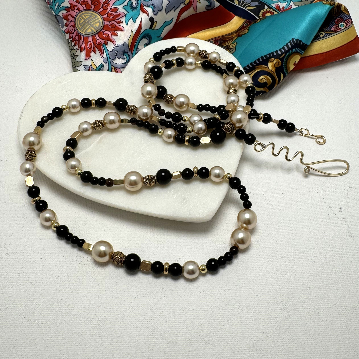 Timeless Chic Necklace – Pearl and Black Agate