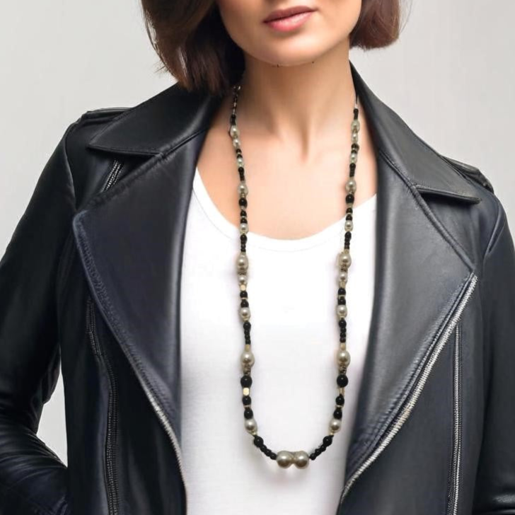 Timeless Chic Necklace – Pearl and Black Agate